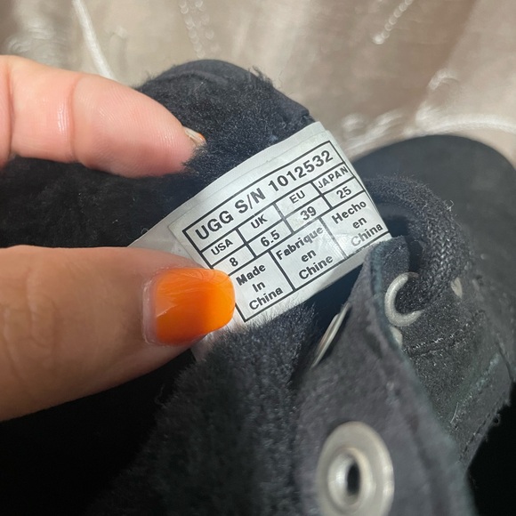 Uggs - Picture 3 of 7